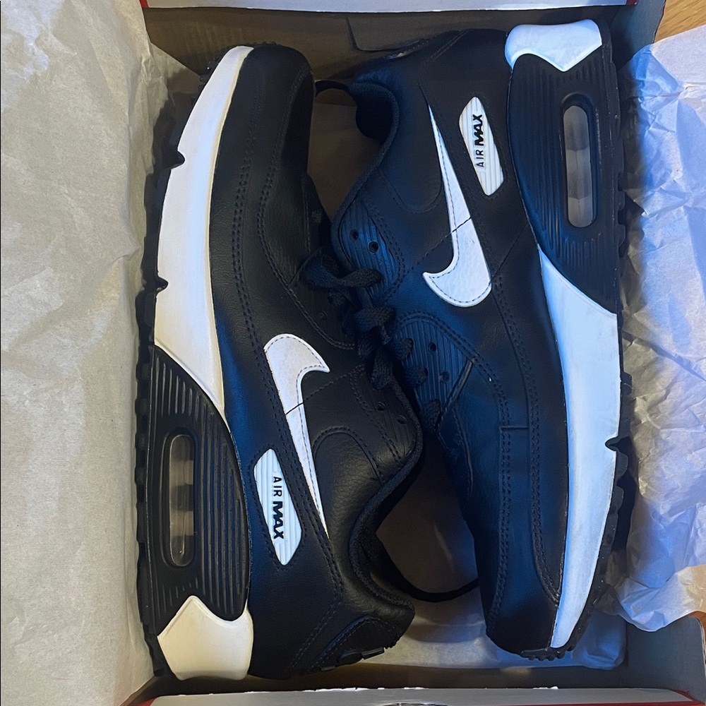 Nike Air Max 90 Black and White Athletic Shoes, Youth Size 7 Y